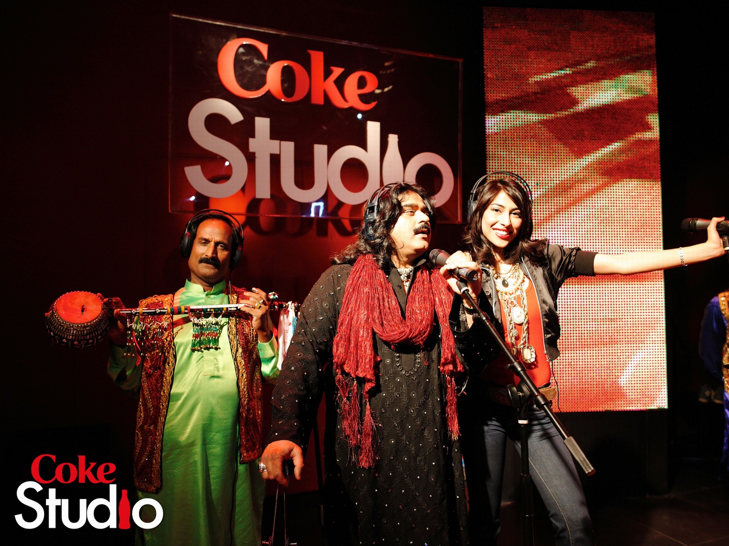 http://4.bp.blogspot.com/-bv6bcnYutFY/T-RVpxC_0bI/AAAAAAAAAU8/c0jLwbIRnu0/s1600/arif-lohar-meesha-shafi-coke-studio.jpg
