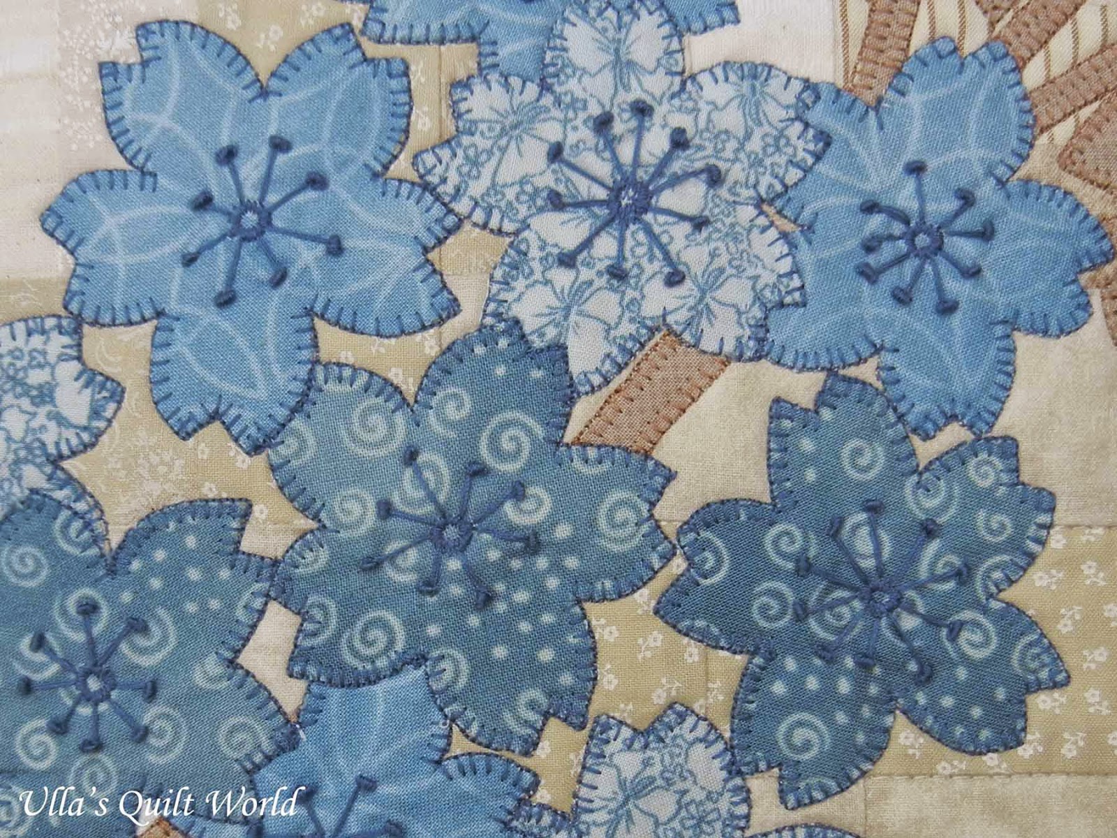 Ulla's Quilt World Flower quilt blanket and pillowcase, Cherry blossom