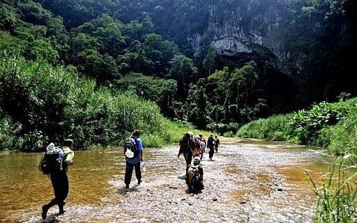 Hang en cave trek tour, explore amazing Hang En cave, Hang En cave information