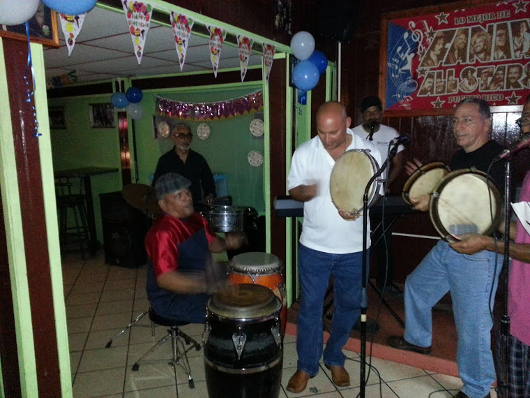 CON EL GRUPO DE SALSA COMPLETO