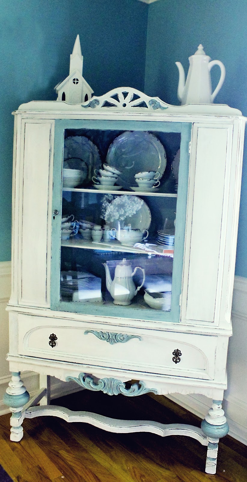 The Queen B Annie Sloan Chalk Paint China Cabinet Makeover Reduce