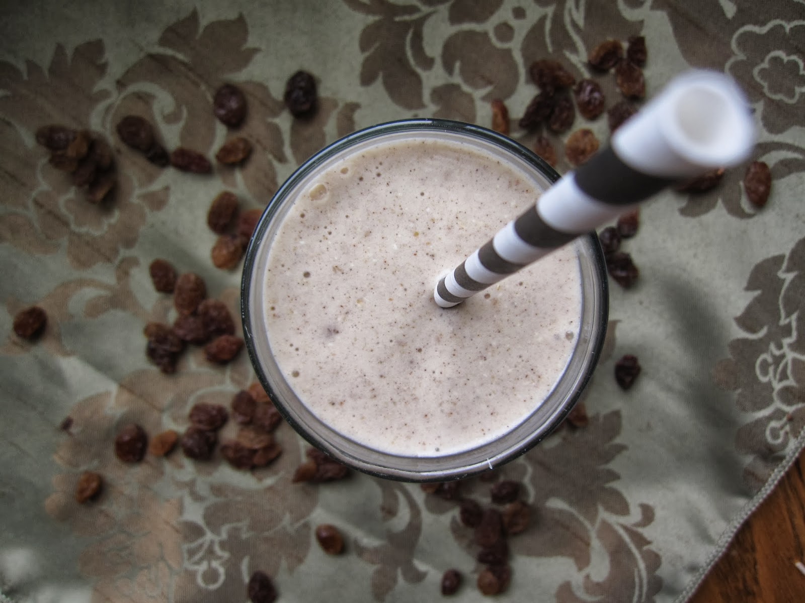Oatmeal Raisin Cookie Smoothie