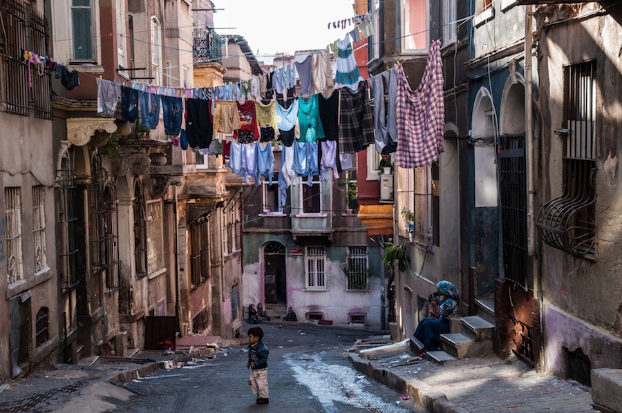 Ben buradayım sevgili okuyucum, sen neredesin acaba? Zorba Dünyanın