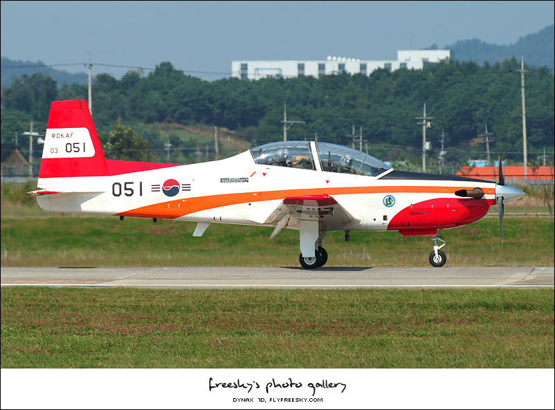 Fuerzas Armadas de Corea del Sur Korea+Aerospace+Industries+KT-1_2