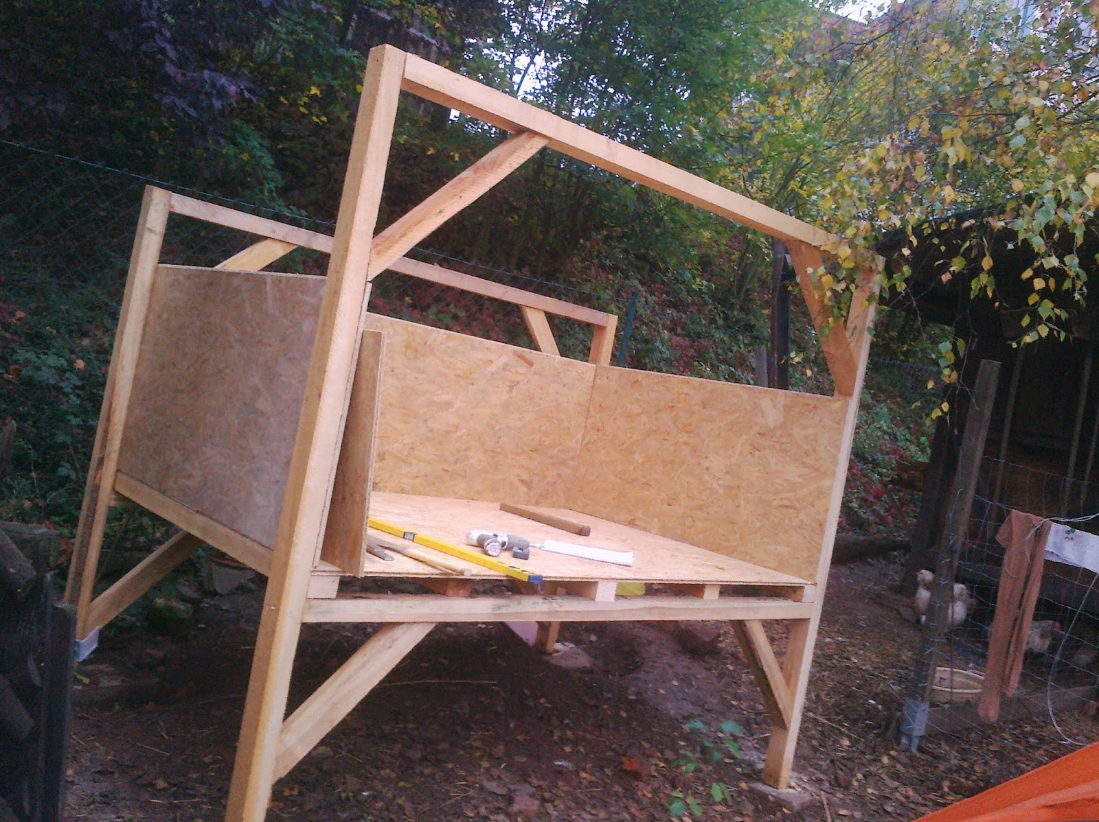 Karl Erwin und die Frau - ein Haus wird glücklich: Neuer Hühnerstall