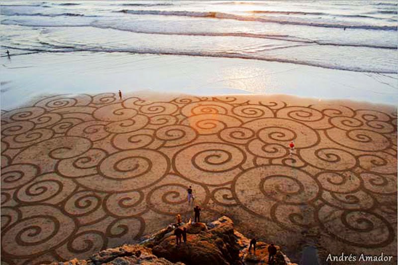 A Man Takes A Single Rake to The Beach… When You Zoom Out And See It’ll Blow Your Mind! A Man Takes A Single Rake to The Beach… When You Zoom Out And See It’ll Blow Your Mind!