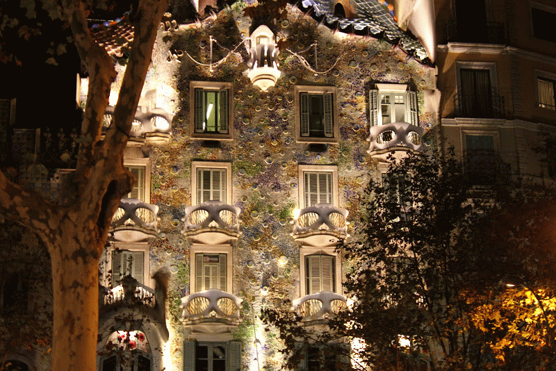 Una noche muy bonita de la Casa Batllo-Barcelona