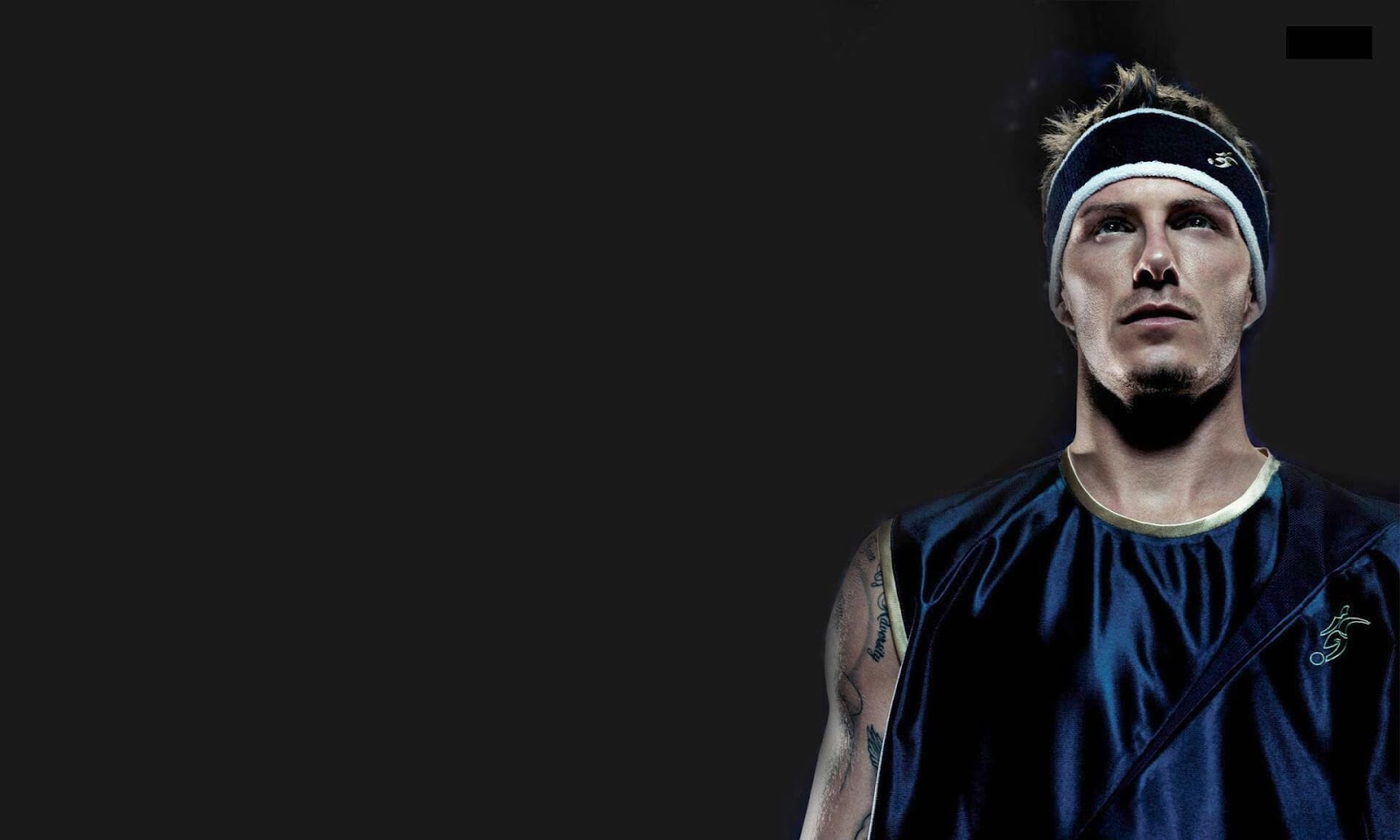 http://4.bp.blogspot.com/-c-tsZ1dHU_Y/UTColITph3I/AAAAAAAA1rU/f7Trps6XG6c/s1600/David-Beckham-in-blue.jpg