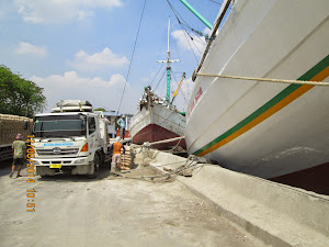 Off-loading cargo from a ship.These ships ply the coastal islands of Indonesia archipelago.