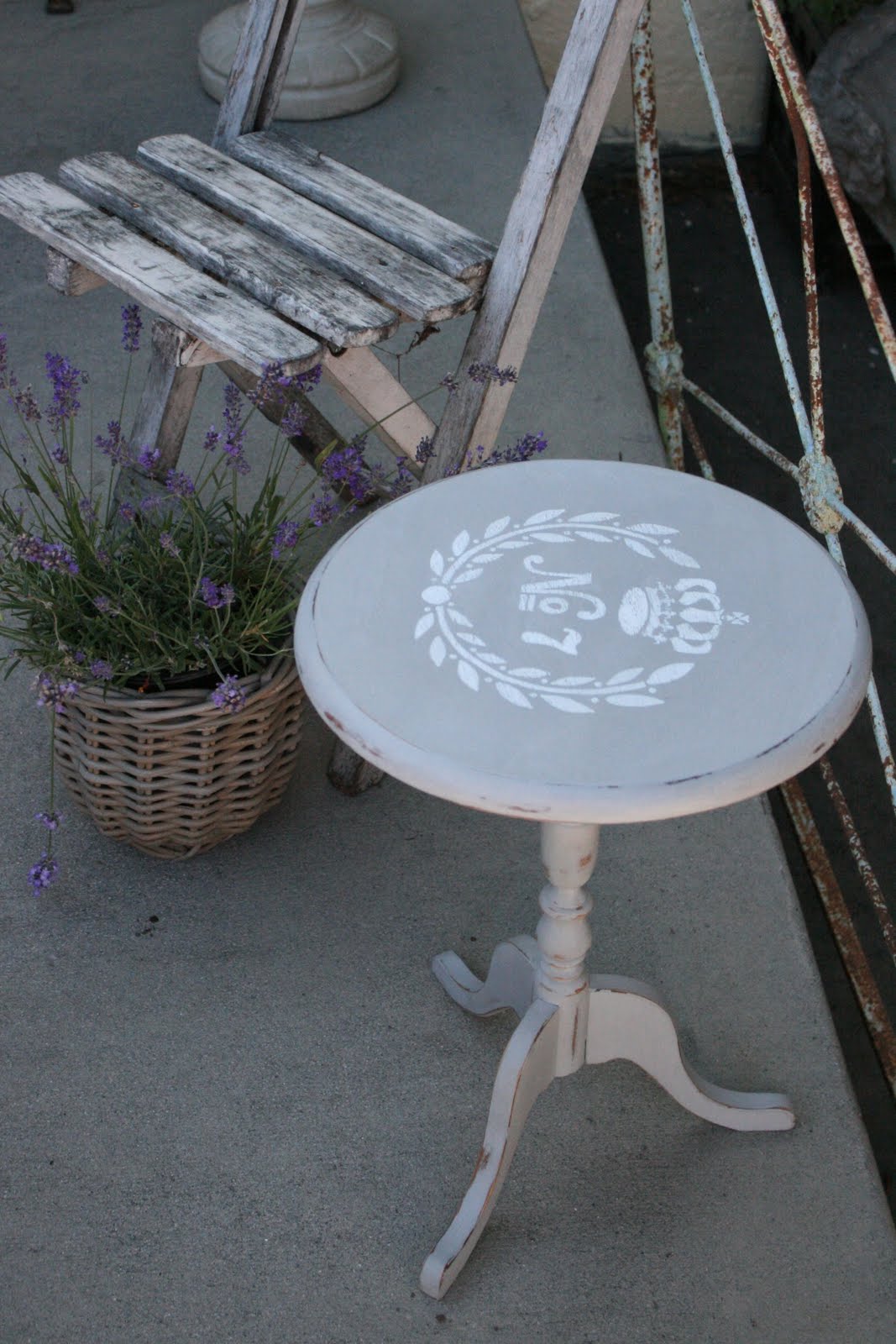 Reloved Rubbish Paris Gray Pedestal Side Table