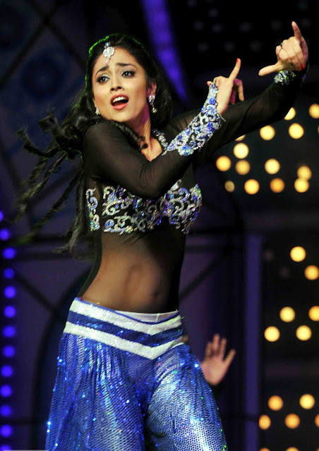 Shriya Saran Amazing Dance Show Photos