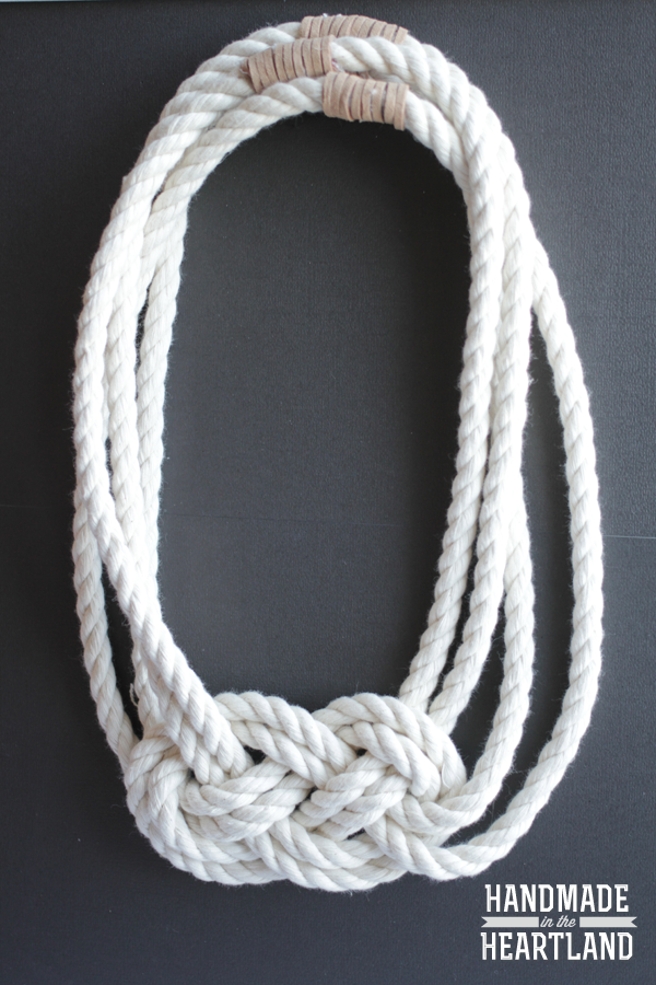 http://www.handmadeintheheartland.com/2014/01/diy-nautical-knot-rope-necklace.html