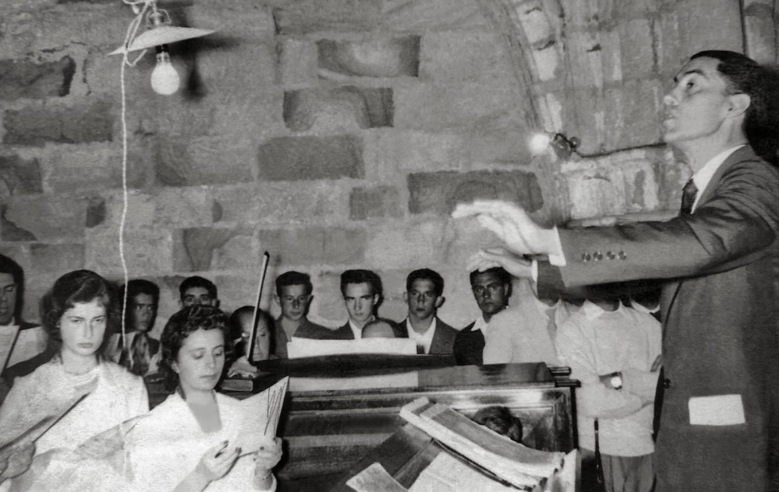 Fotos Antiguas de Castro Urdiales ‘Argenta’ Una Batuta Universal.