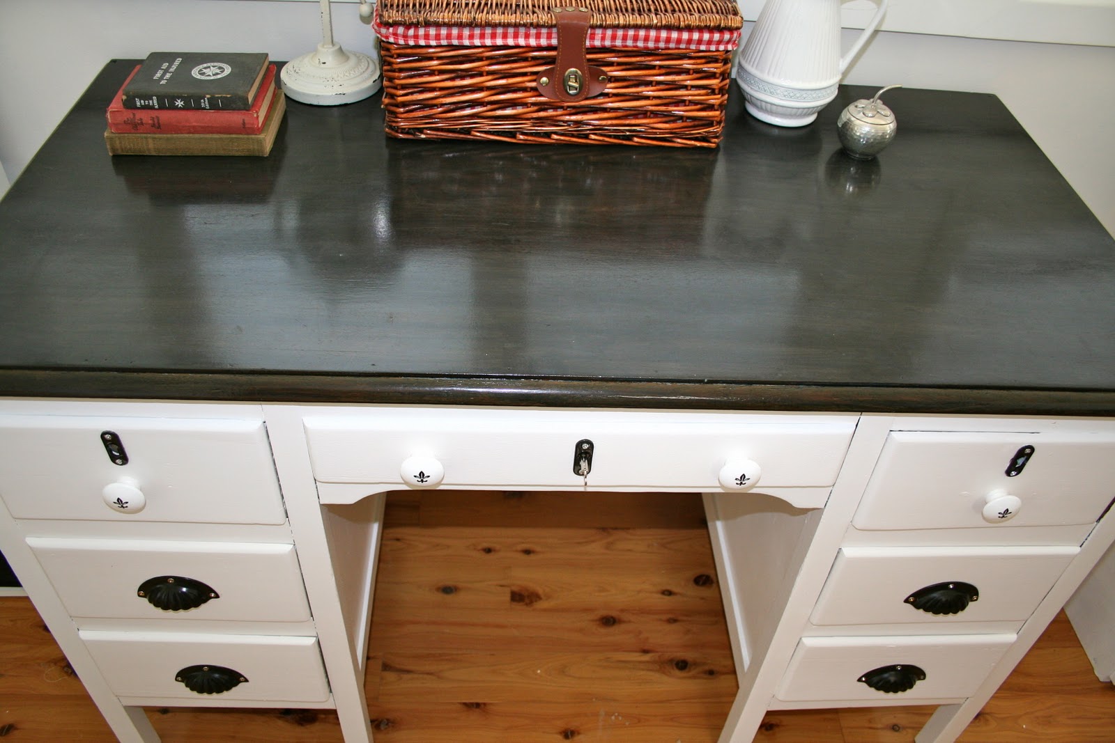 dark wood varnish