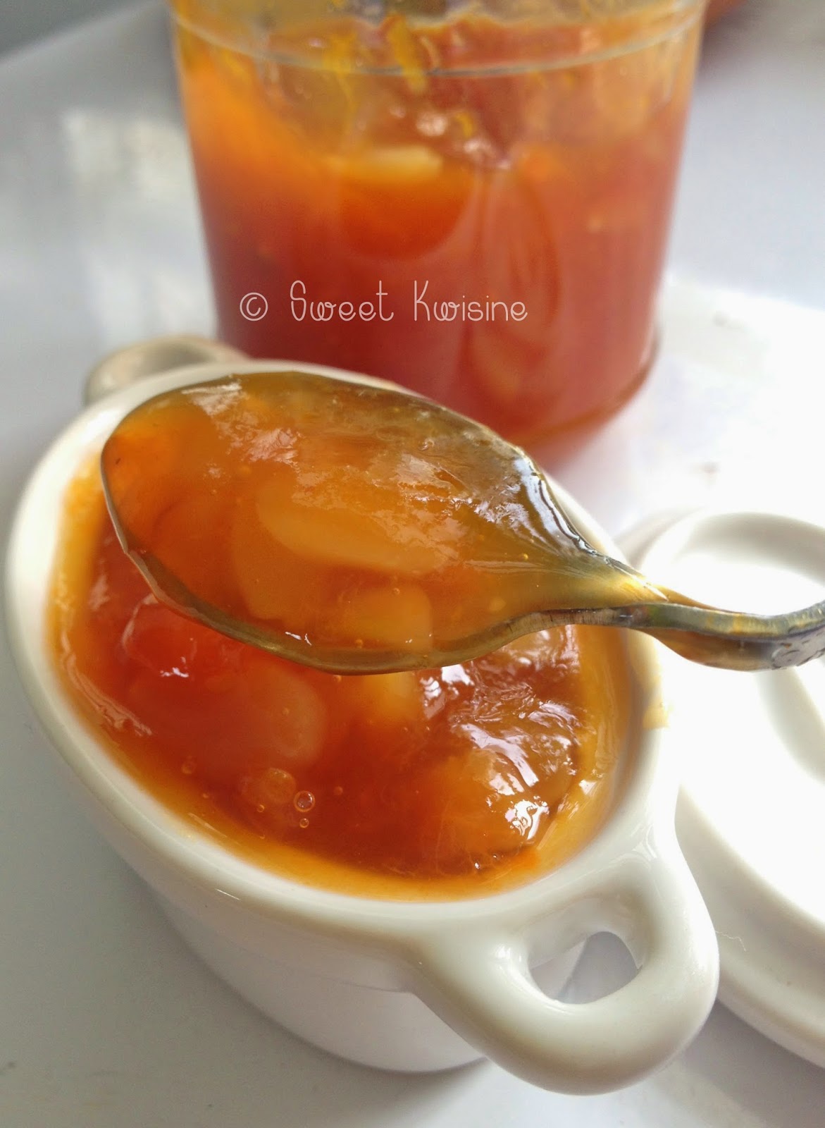 La confiture d'abricots aux amandes