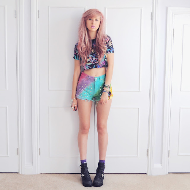 GLASS TABLE GIRLS Amy Valentine