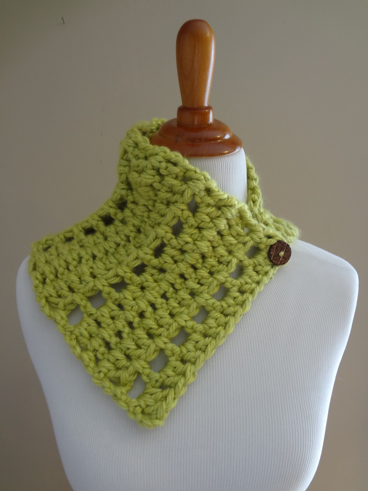 Fiber Flux Free Knitting Pattern...Strawberry Jam Neck Wrap!