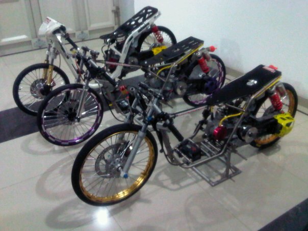 motor drag race collections motor drag race yamaha mio putih