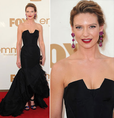 Anna Torv Fringe in Vera Wang love the added color from the earrings and