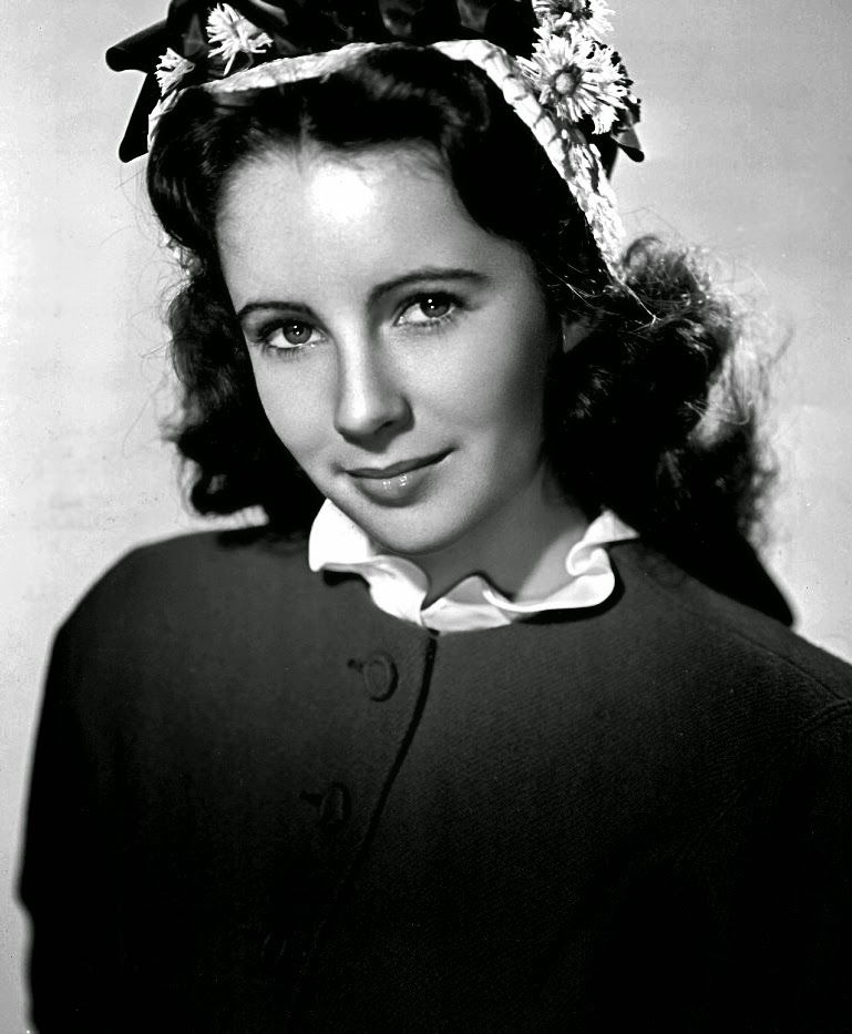 This is What Elizabeth Taylor Looked Like  in 1945 