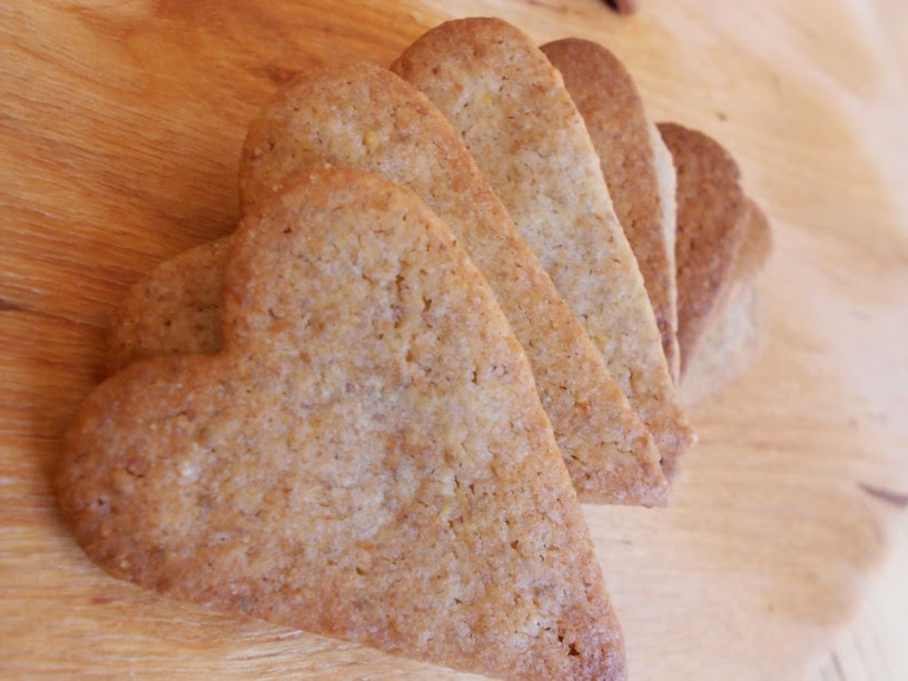 Two baked potatoes and a pair of socks Rukkiküpsised