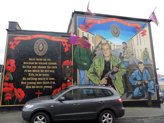 Belfast, murals, political, sectarian, loyalist, republican, protestant, catholic, Northern Ireland, peace walls, IRA, UVF, Shankill, falls road, newtownards road, Stornmont, Sinn fein, paintings, political, Visiting the Belfast murals, black cab tours, the troubles, Bobby sands, Somme,