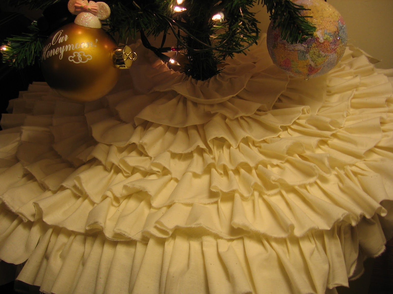 The Mommy Diaries Ruffle Tree Skirt {plus a peek at my Christmas tree!}