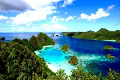 Gambar Pemandangan Alam Indonesia Kepualuan Raja Ampat (Papua) Gambar Pemandangan Alam Indonesia Kepualuan Raja Ampat (Papua)