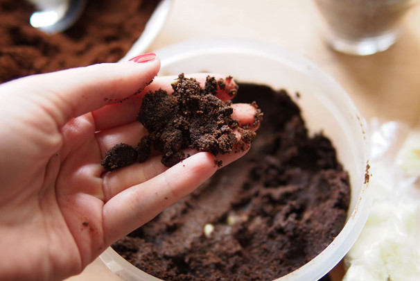 [Image: cach-lam-trang-da-bang-ca-phe.jpg]