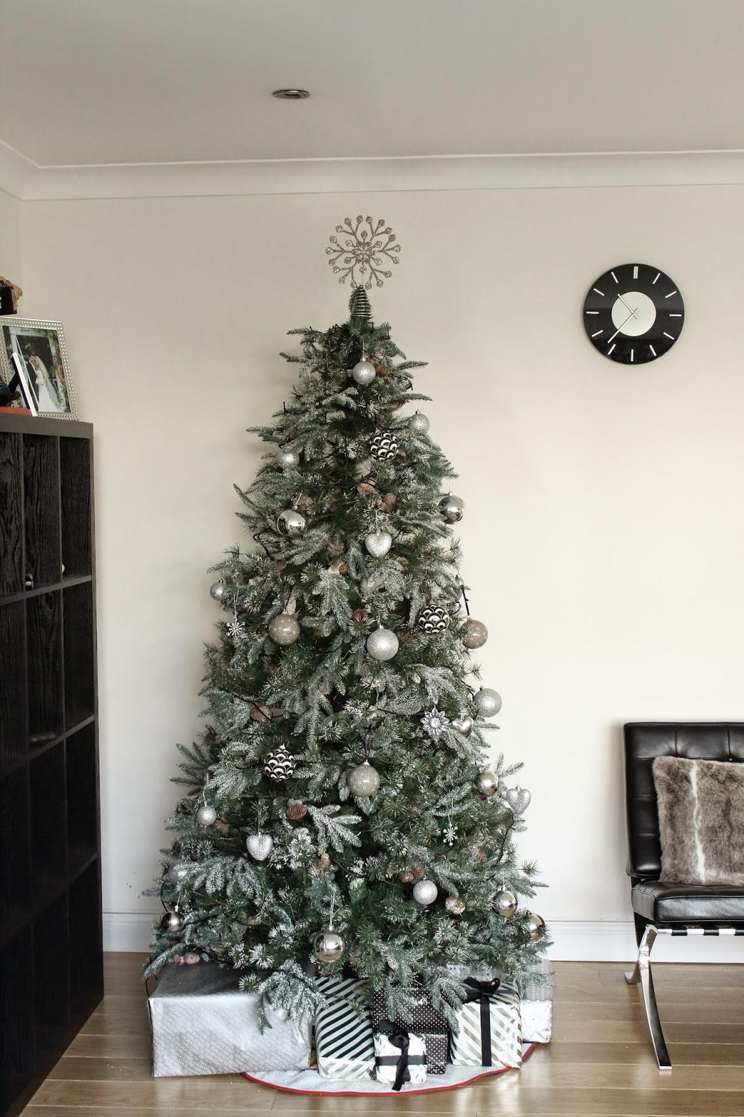 i used to go a bit ott with christmas decorations but this year i decided less is more ive also realised that i seem to go for a more glamorous look every - Best Place To Buy Christmas Decorations Online i used to go a bit ott with christmas decorations but this year i decided less is more ive also realised that i seem to go for a more glamorous look every - Best Place To Buy Christmas Decorations Online