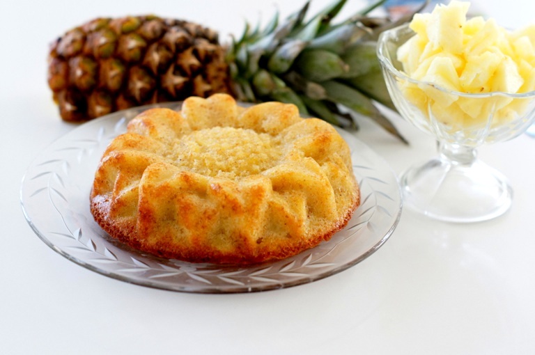 KOTONA Ananaskakku tuoreesta ananaksesta