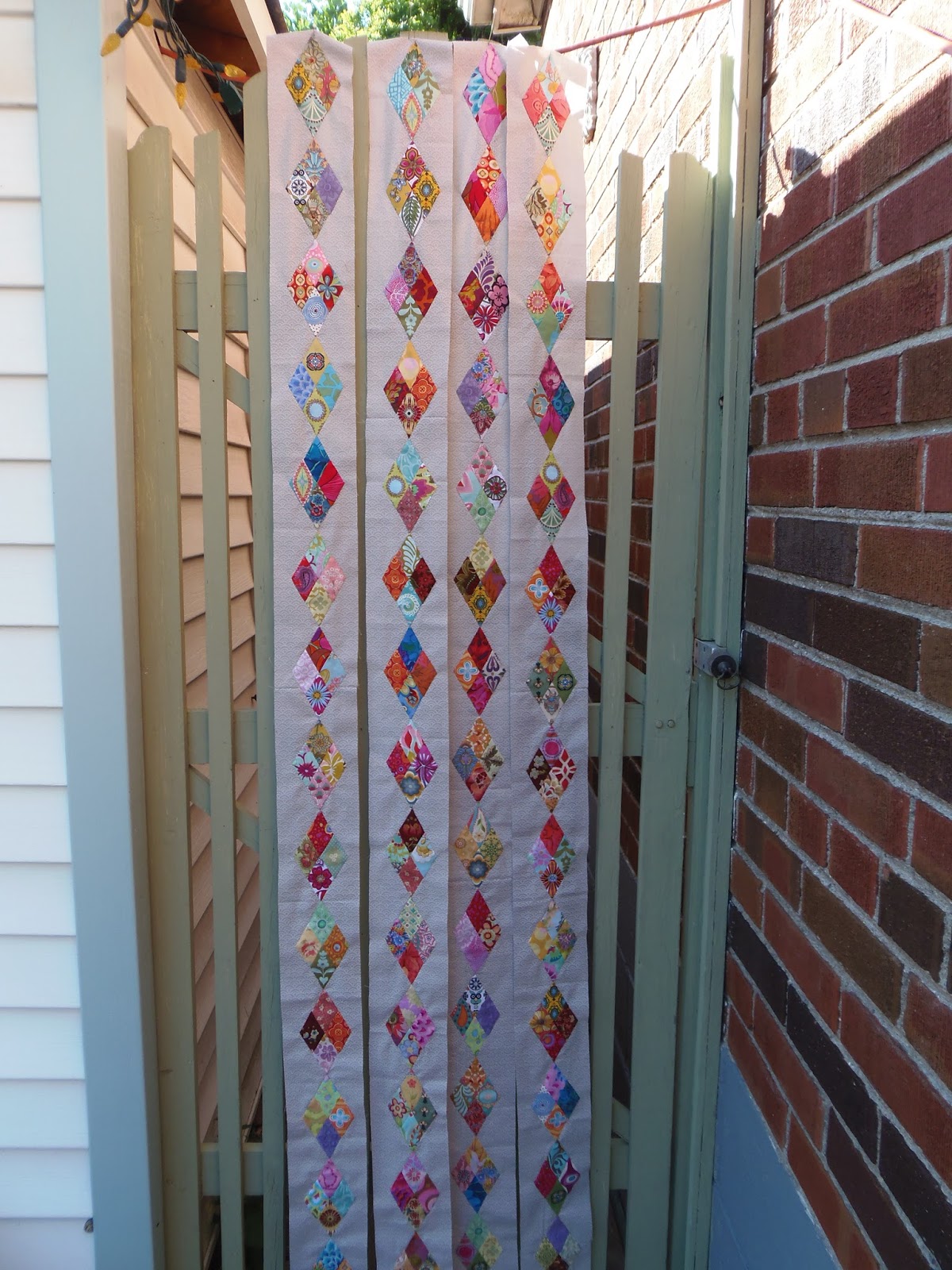 Faeries and Fibres The diamond border is done!