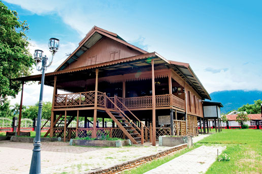 35+ Rumah Adat Tradisional Sulawesi Selatan Gif
