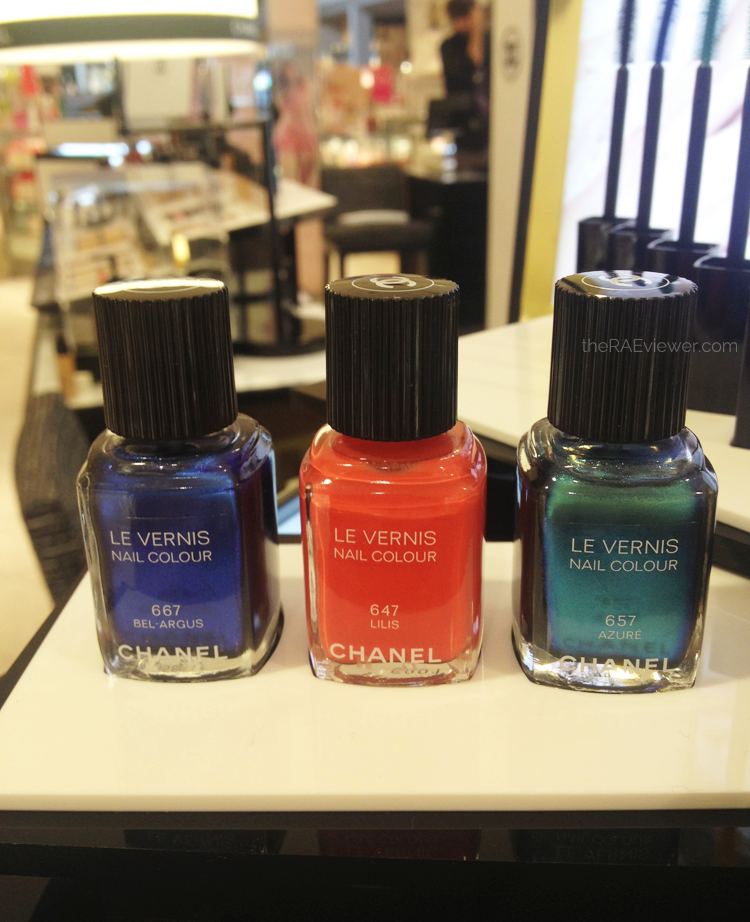 Chanel STARLET 575 Le Vernis Nail Colour Swatches & Review – Avant Premiere  - Blushing Noir