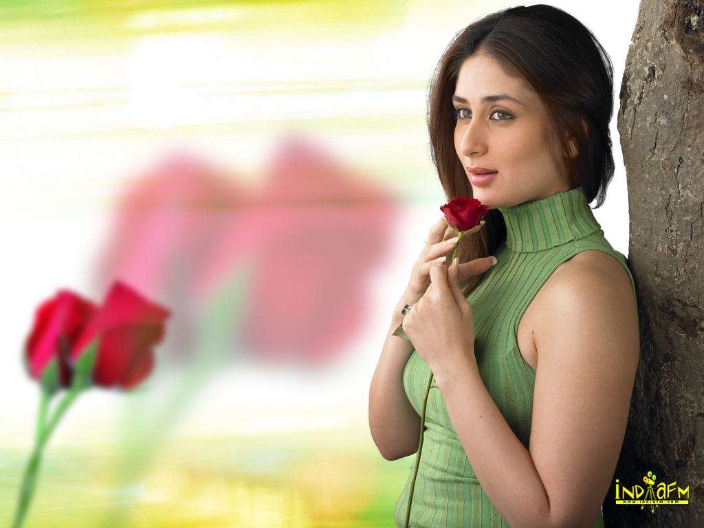 BOLLYWOOD STAR NEWS: HOT KAREENA KAPOOR AND SEXSY