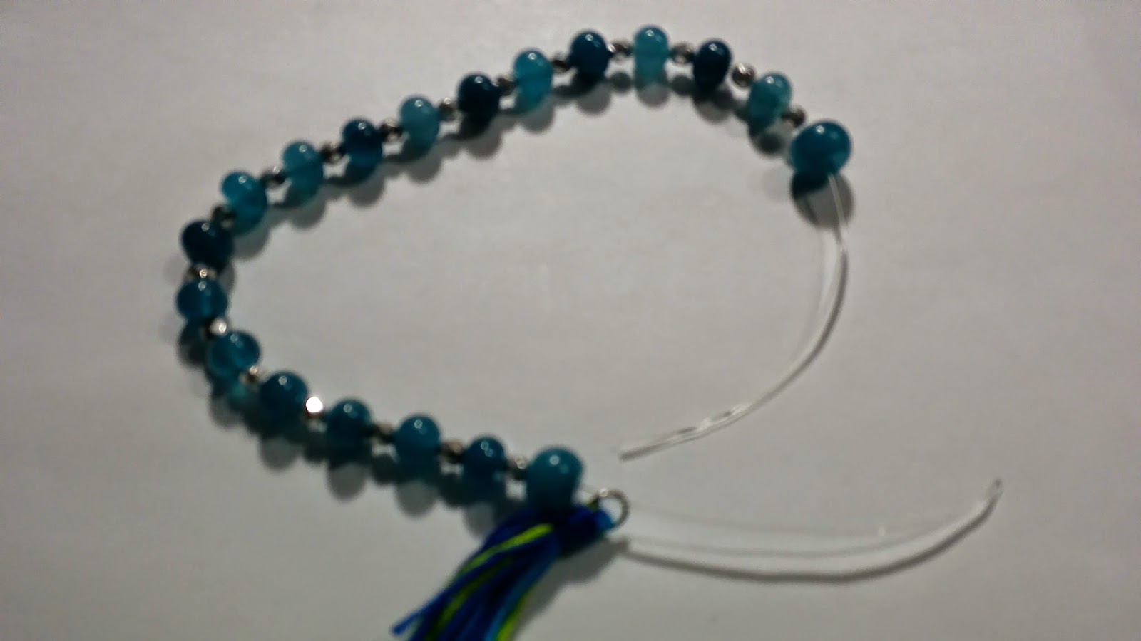 Tinkering & DIY's DIY Fringe End Bracelet