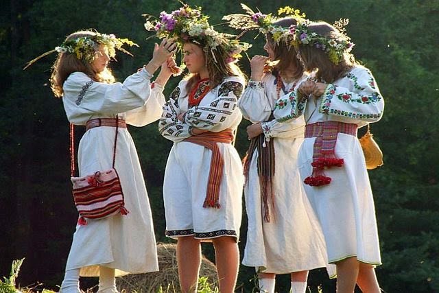 Solsticiooooooooo!!!!!!!!! Flower+tiaras+at+Midsummer