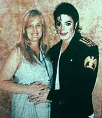Michael with his second wife and the mother of his two children(Prince and Paris), Debbie Rowe