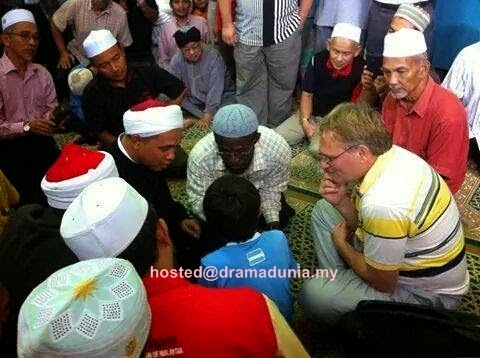 Melancong Ke Kelantan Dua Beranak Warga Jerman Terus Masuk Islam 