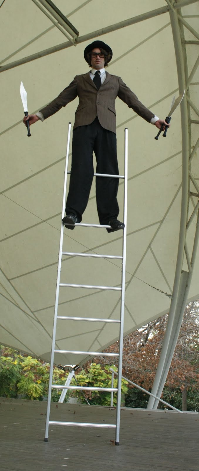 Lukie Luck - Circus Arts: Ladder balance