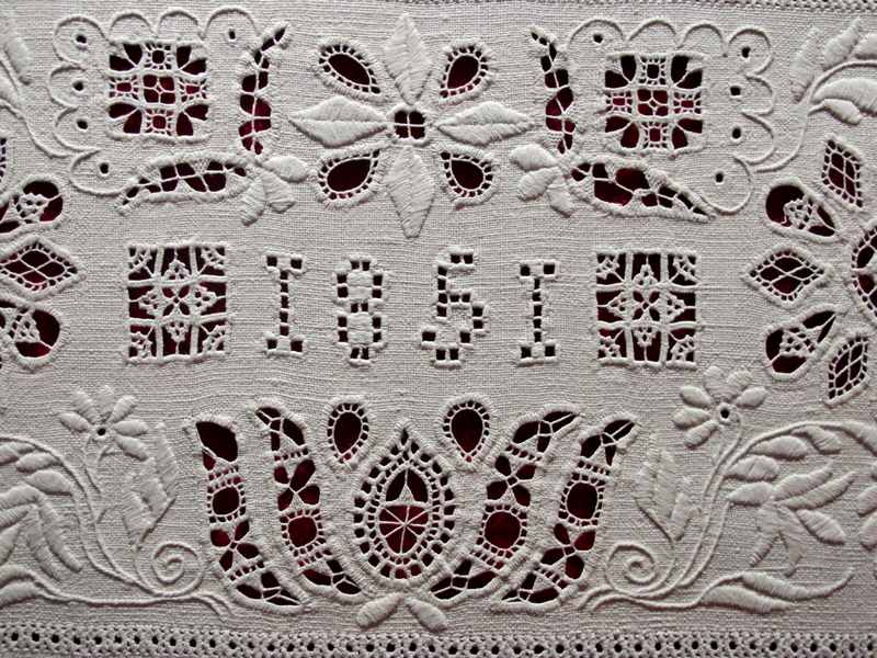 by rios HEDEBO EMBROIDERY.