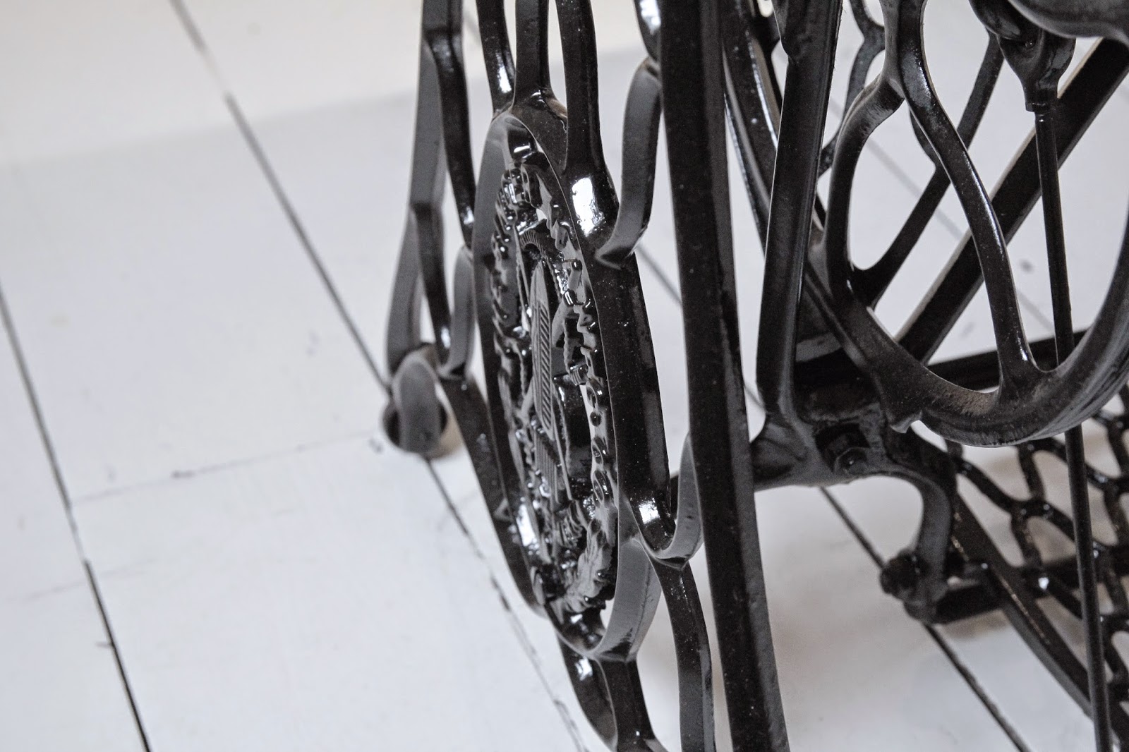 A handmade cottage How to make a singer sewing machine dining table