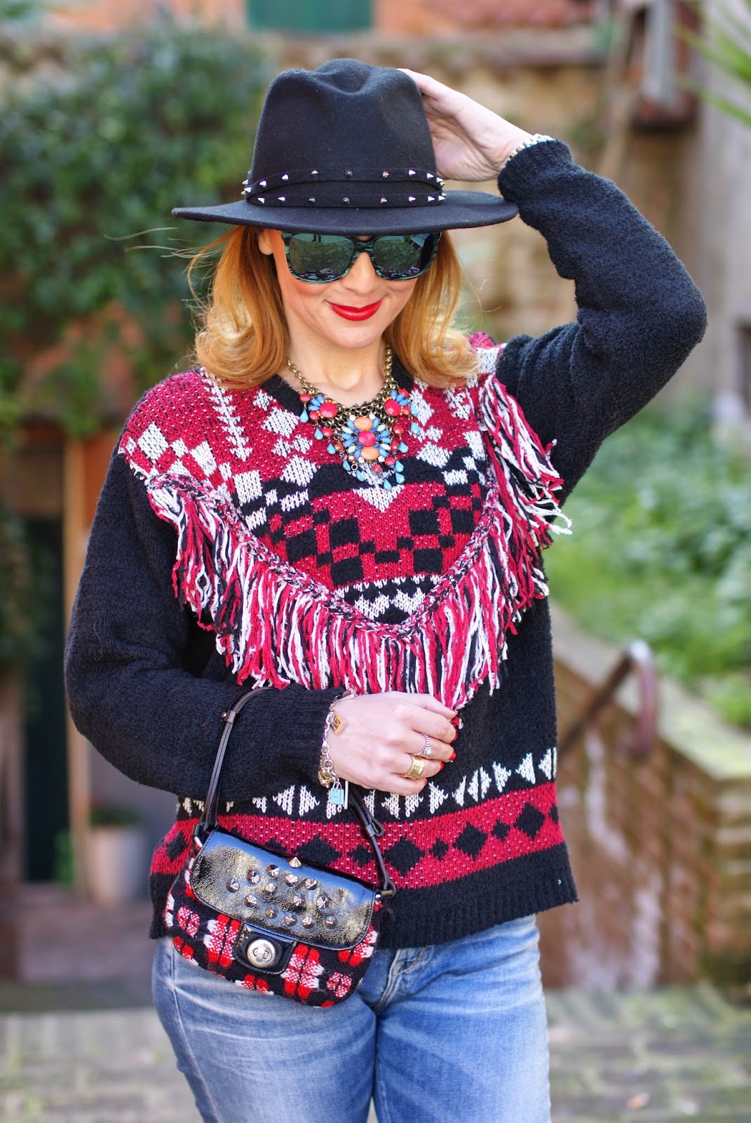 Ethnic fringed sweater from Monki, Replay skinny jeans, casual ethic look on Fashion and Cookies fashion blog, fashion blogger