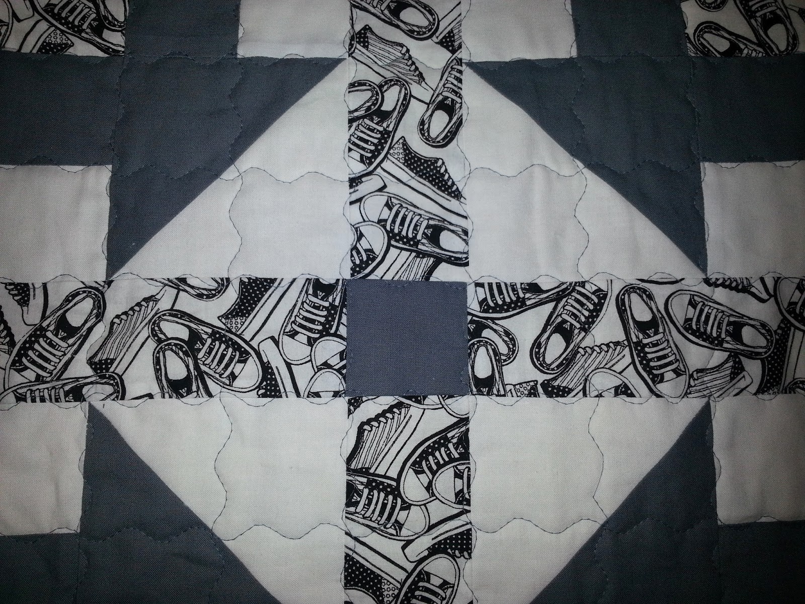 selina quilts Black, white and Grey quilt DONE