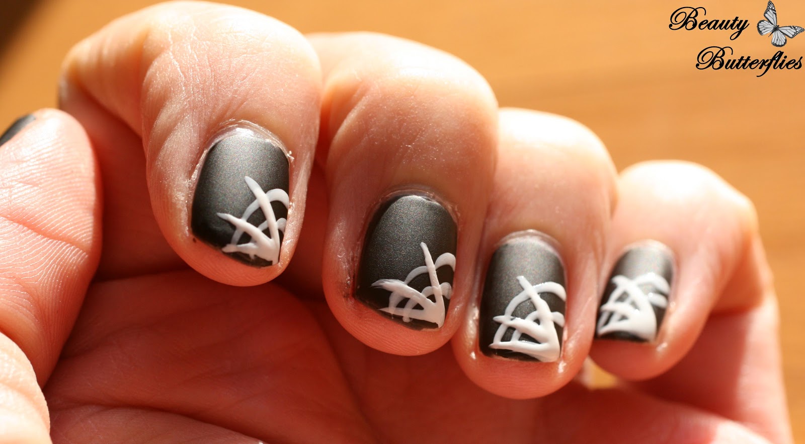 Halloween Spider Web Nails