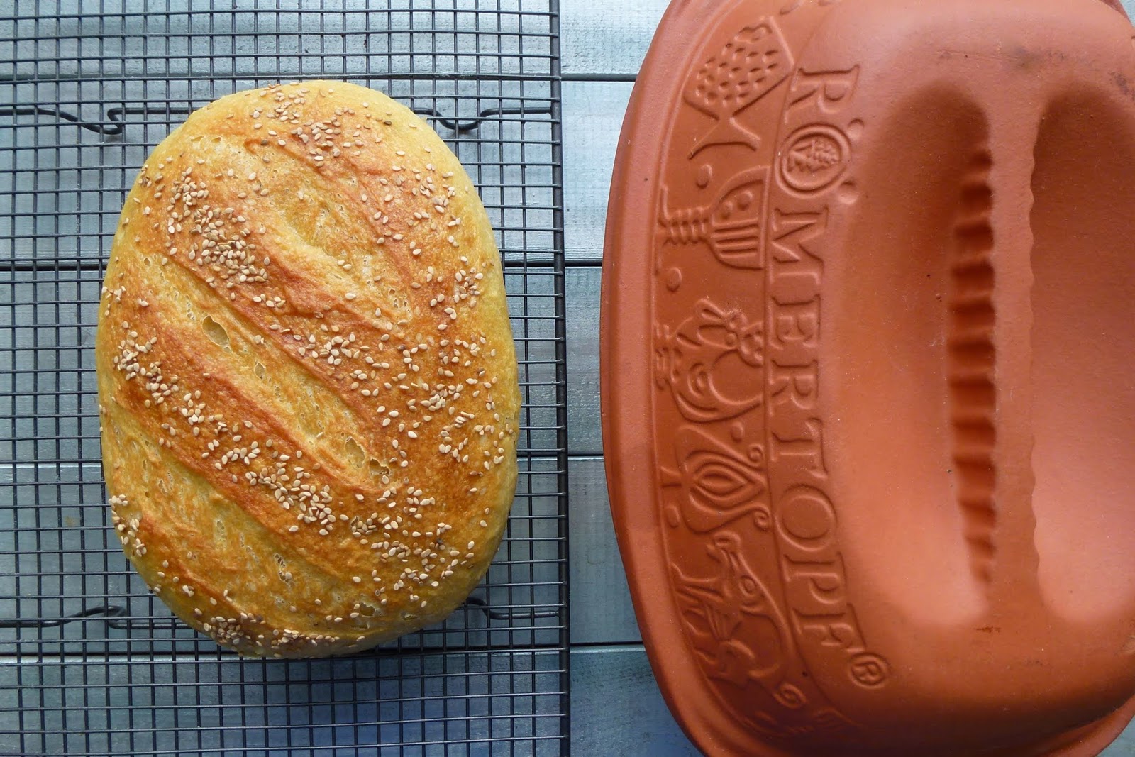 http://4.bp.blogspot.com/-cOfgMxpqJK8/U9cRY1g3KmI/AAAAAAAAKnc/XDq-9QtqWu0/s1600/semolina+bread+baked+in+a+clay+baker.JPG