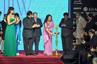 Hema Malini & Sonam Kapoor at IIJW 2012 inauguration photos