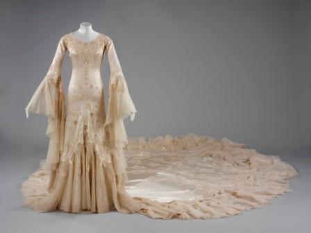 Wedding Dresses &amp; Style : Brides