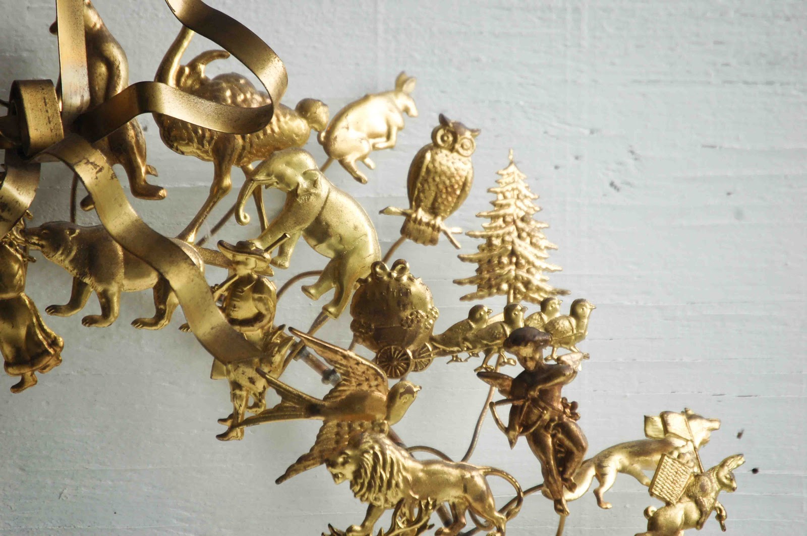 Blackbirds & Bumblebees Holiday Wreath Brass Petites Chose