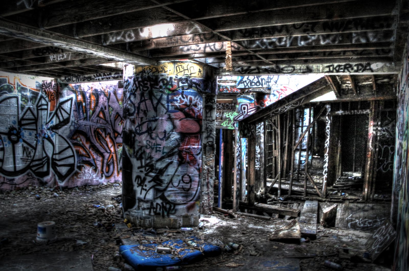 Rena'sance Robot Canned Heat House